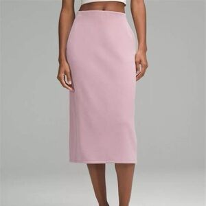 Lululemon Softstreme High-Rise Midi Skirt
Rose Blush size 6